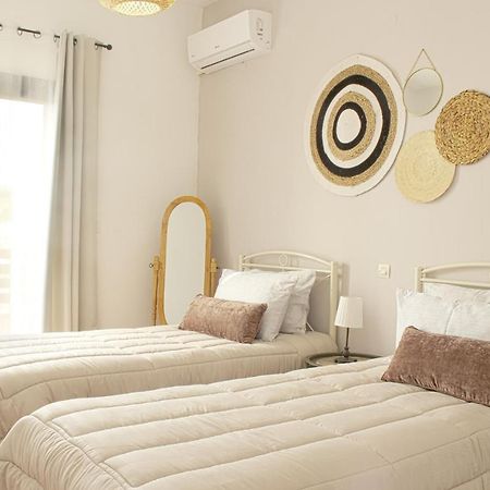 Ayerina First Floor Apartment Арилас Екстериор снимка