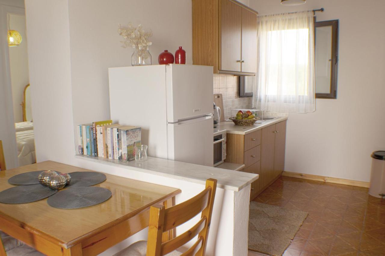 Ayerina First Floor Apartment Арилас Екстериор снимка